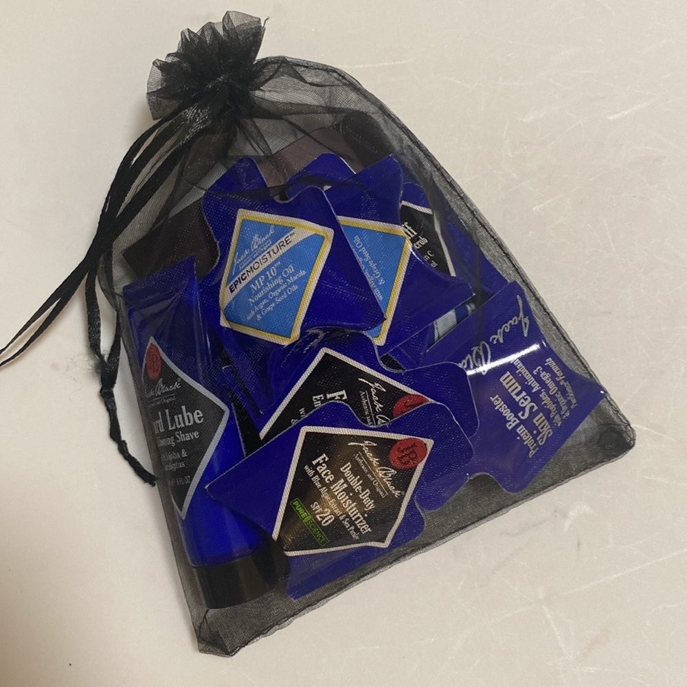 NEW 8 Men’s Shaving & Moisturizer Samples in a Black Organza Bag